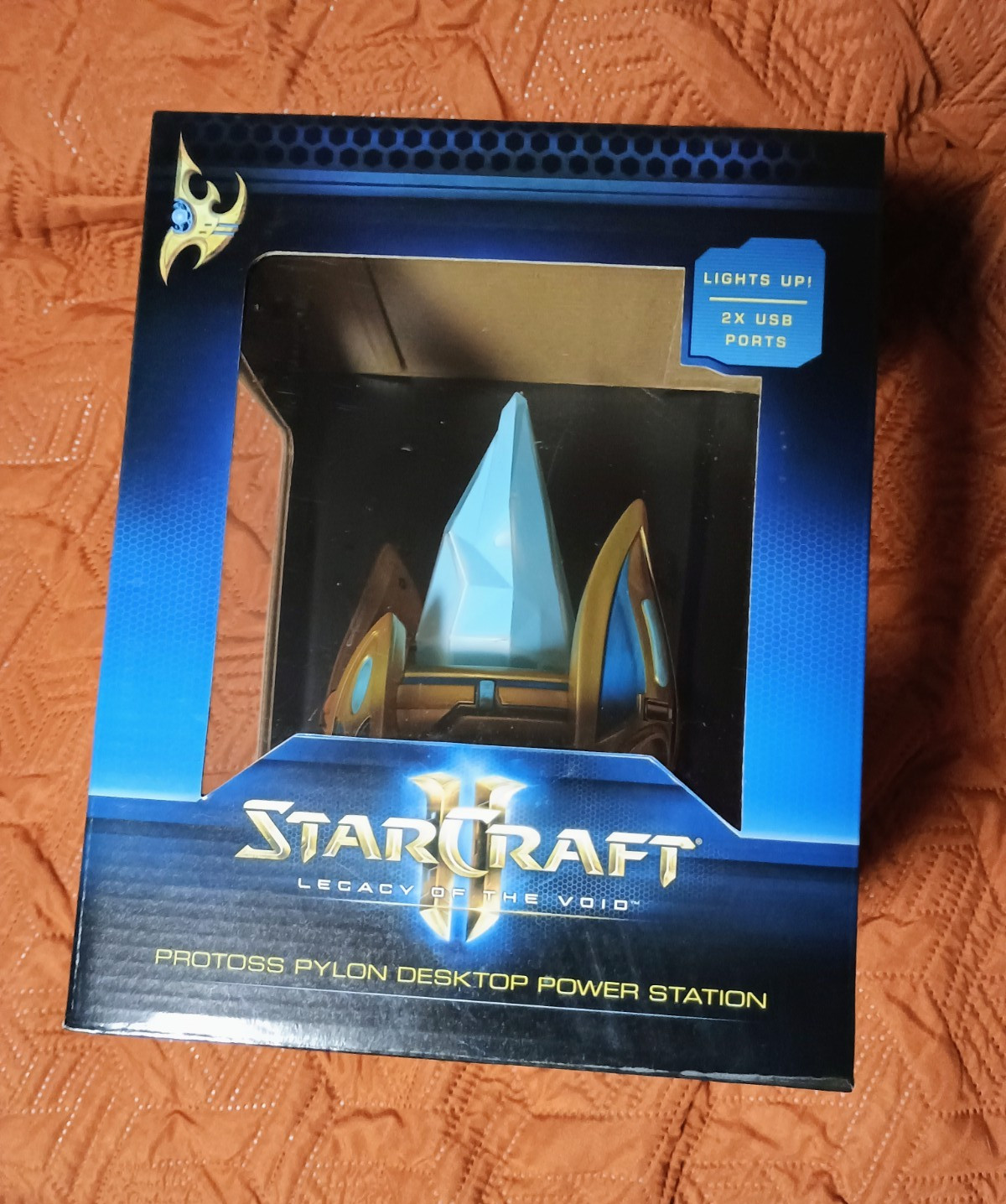 ThinkGeek StarCraft II Protoss Pylon Desktop Power Station Lights Up 2x USB