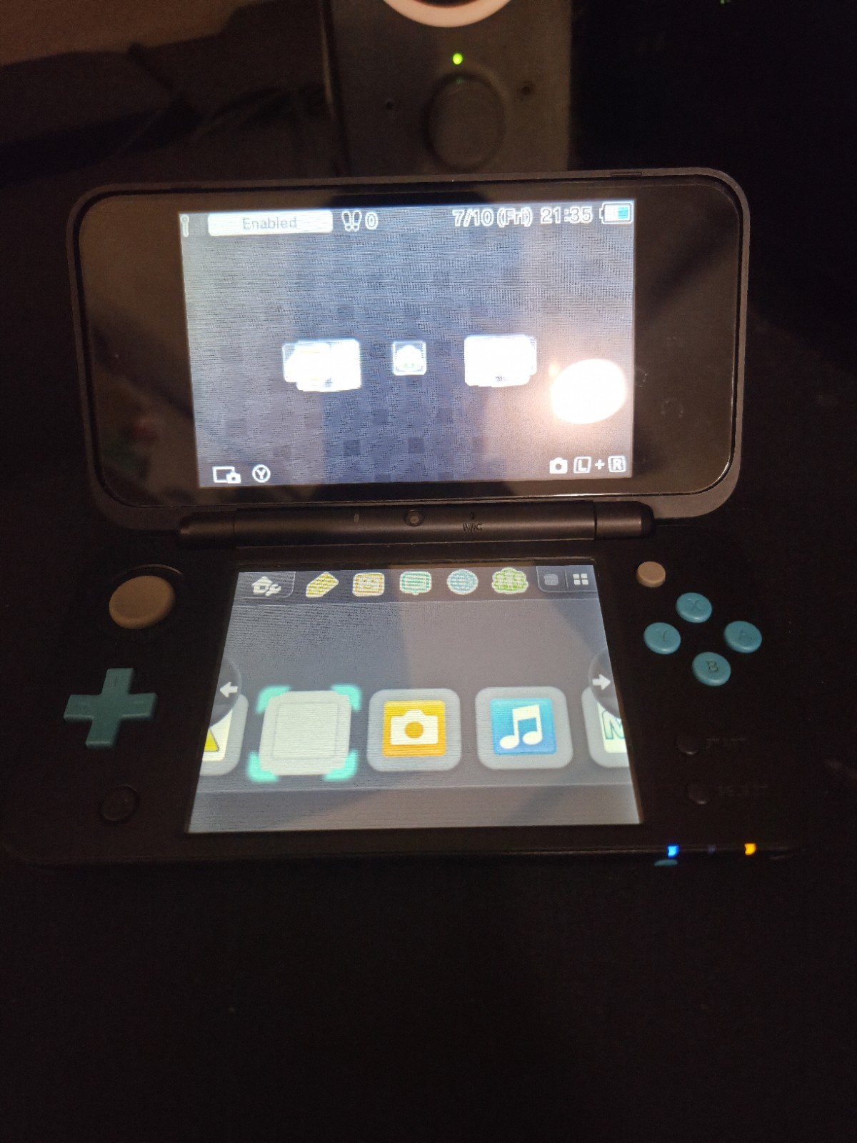 Nintendo New 2ds XL Blue/Black Handheld System with Charger and Stylus Tested