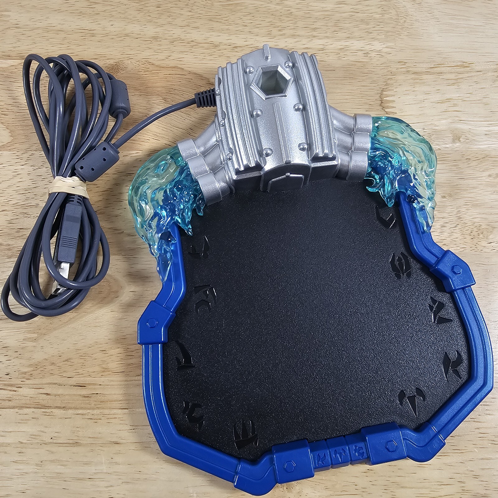 SKYLANDERS PORTAL of POWER 0000655 & 5 TRAP TEAM CRYSTALS