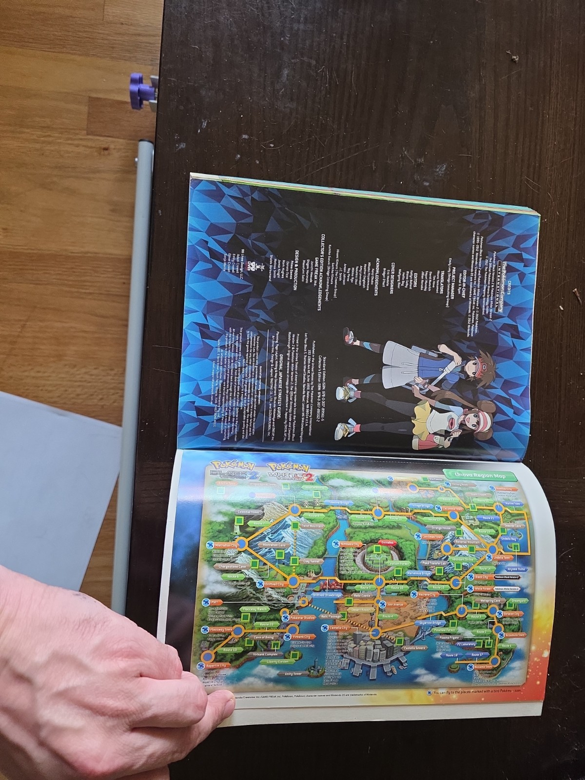 Pokemon Black 2 & White 2 Official Strategy Guide Unova Vol 1 with Poster/Map
