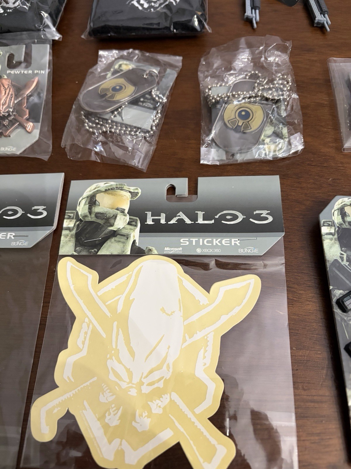 Lot Of 16 NOS HALO 3 Dog Tag, Buttons, Pins 2007 Microsoft Corp Bungie XBOX!