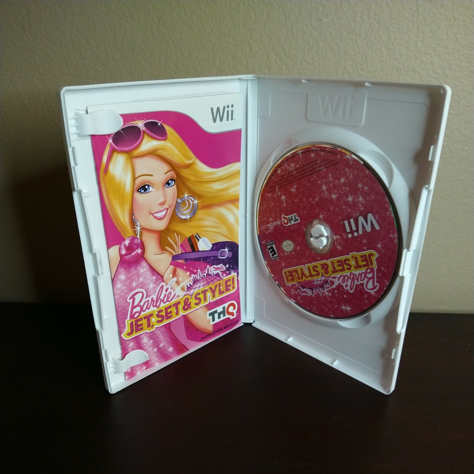 Barbie: Jet, Set & Style (Nintendo Wii, 2011) COMPLETE Fashion and Style Game