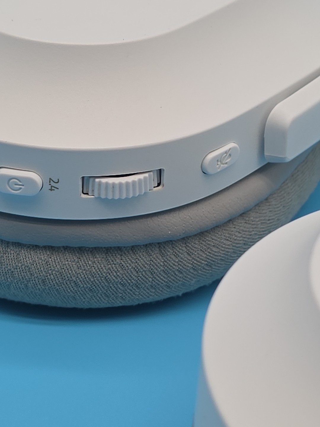 Razer Barracuda X Wireless Gaming Headset – Mercury White ⚠️ No USB Dongle
