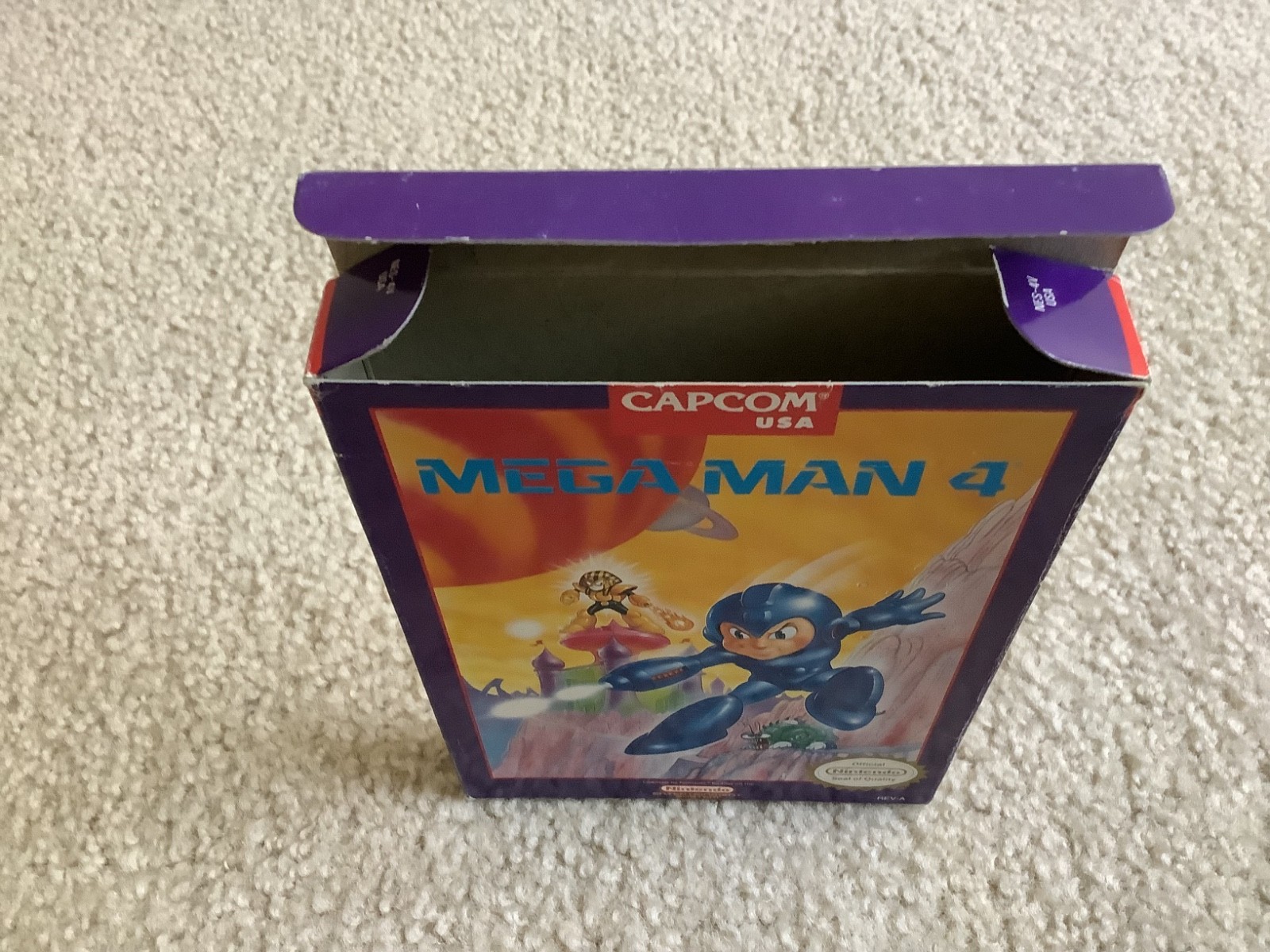 Mega Man 4 (NES Capcom 1991) CIB Very Good Working Condition