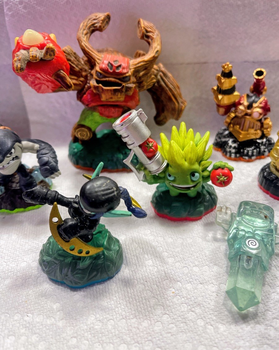 Activision Skylanders Spyro’s Adventure Figure Lot – Lot of 8 figures