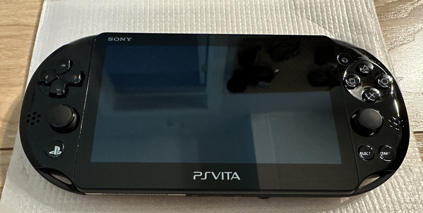 Sony PS Vita PCH-2000 1GB Black JP – Excellent. Orig Box + 8GB MC + 128GB mSD
