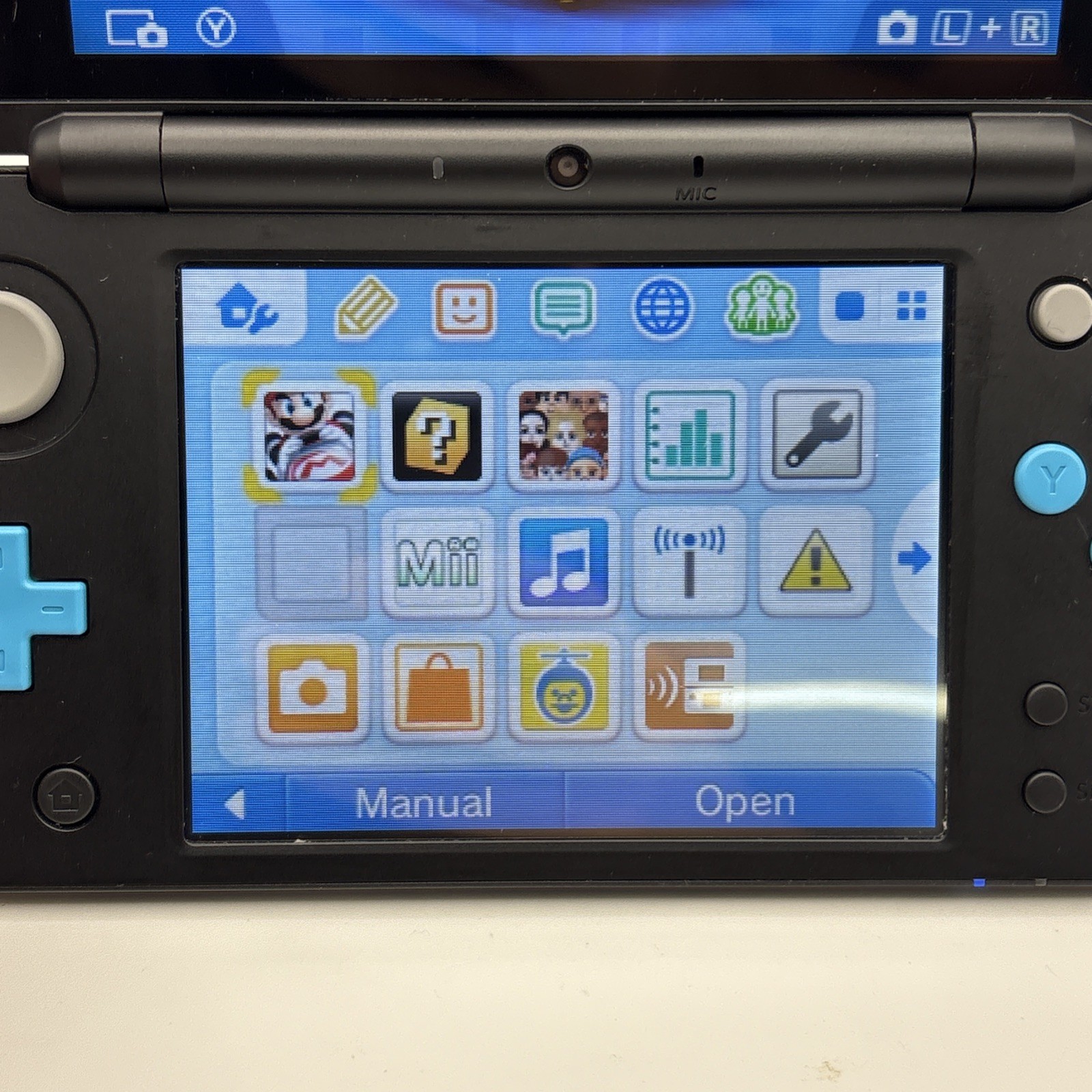 Nintendo 2DS XL Console – Black/Turquoise – Bundle W/ Charger / Case / Game
