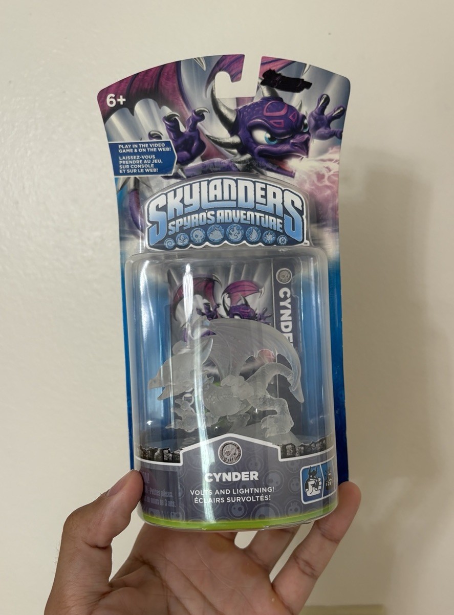Skylanders Spyros Adventure Crystal Clear Cynder Variant