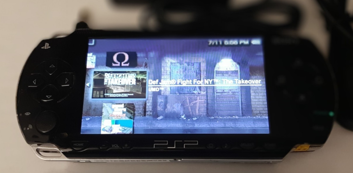 Sony PSP-1001 (ARK-4 CFW) 16 GB Console Bundle New Battery Read