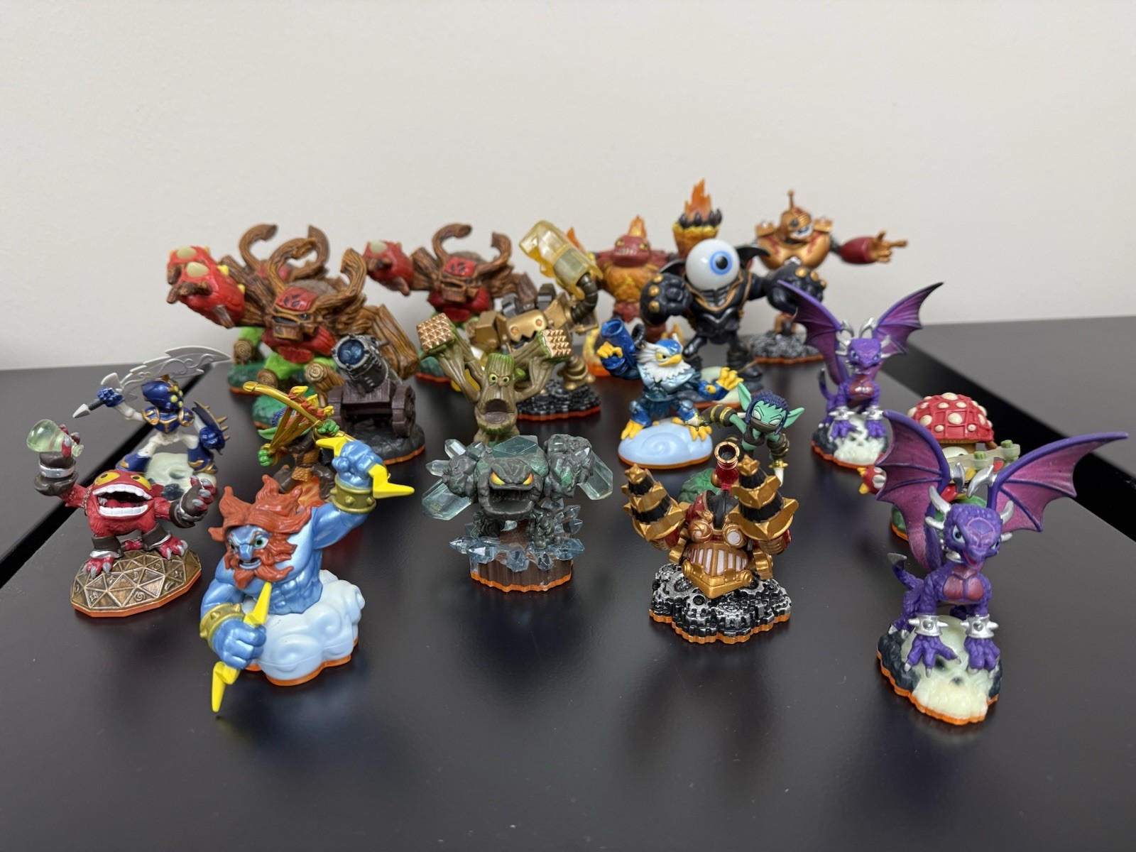 Lot of 20 Activision Skylanders 2012 Figurines
