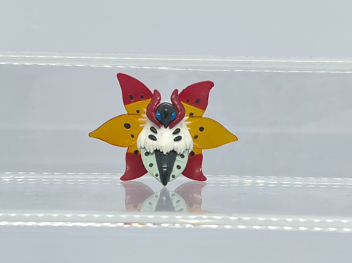 Pokémon Clipping Volcarona Bandai Figure 3.4Cm 2012 B054