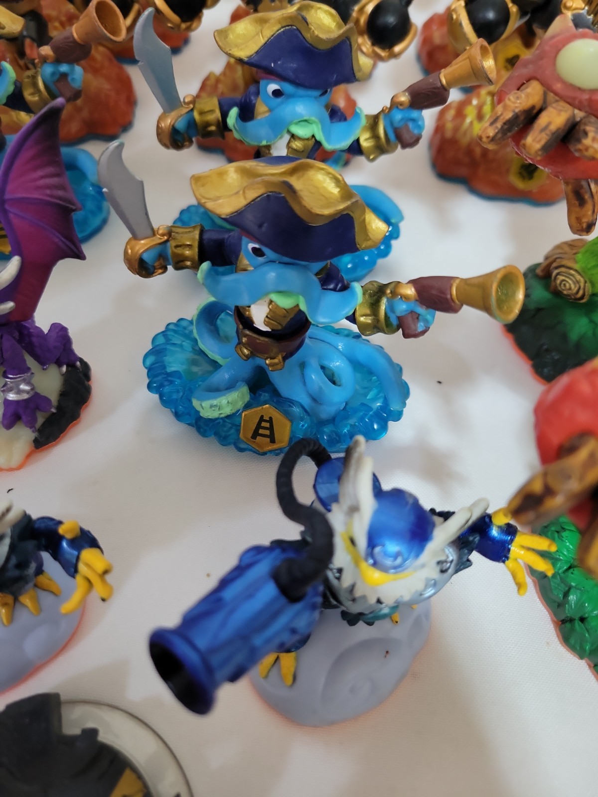 Activision Skylanders – Bulk Lot of 30 + Figures