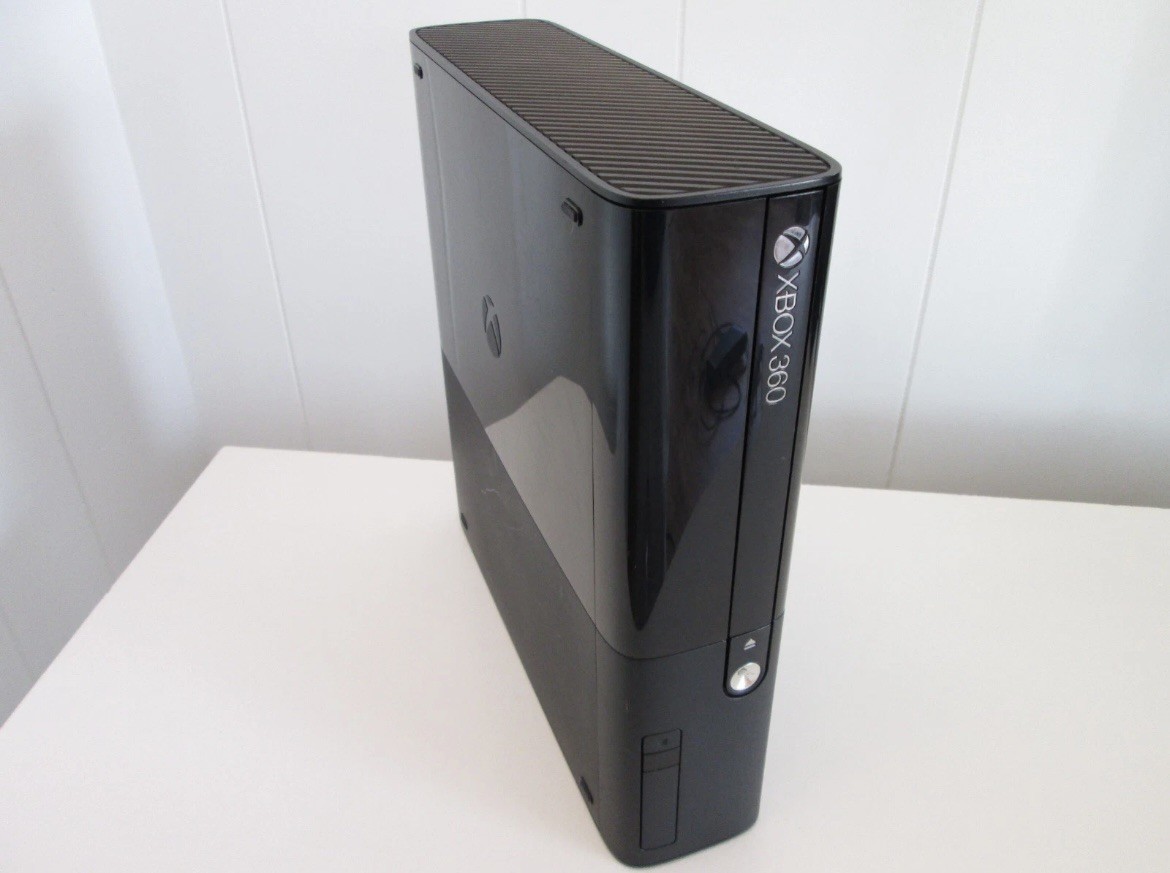 Xbox 360 E 250GB Console with Controller/Kinect/All cords/5 Games/Serviced/Nice!