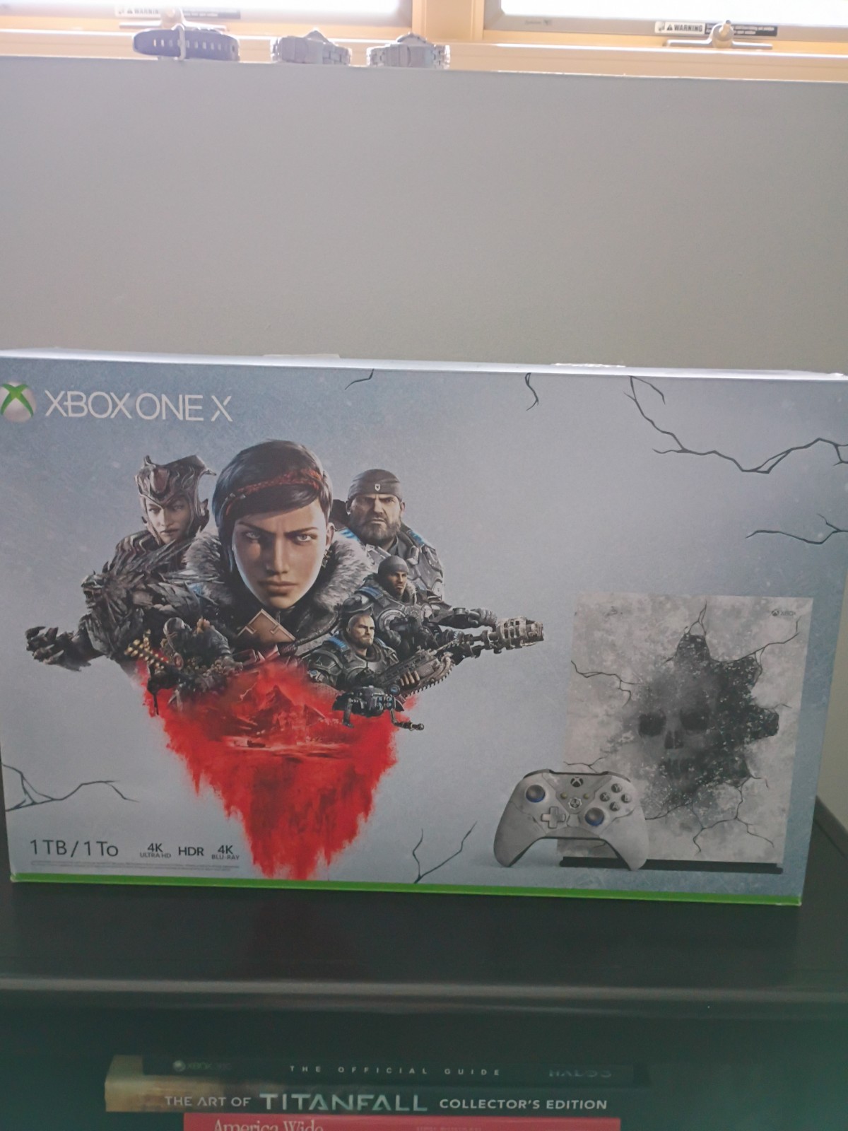 Xbox One X 1TB Gears 5 Limited Edition Console Bundle + Gears 5 Charger. Mint
