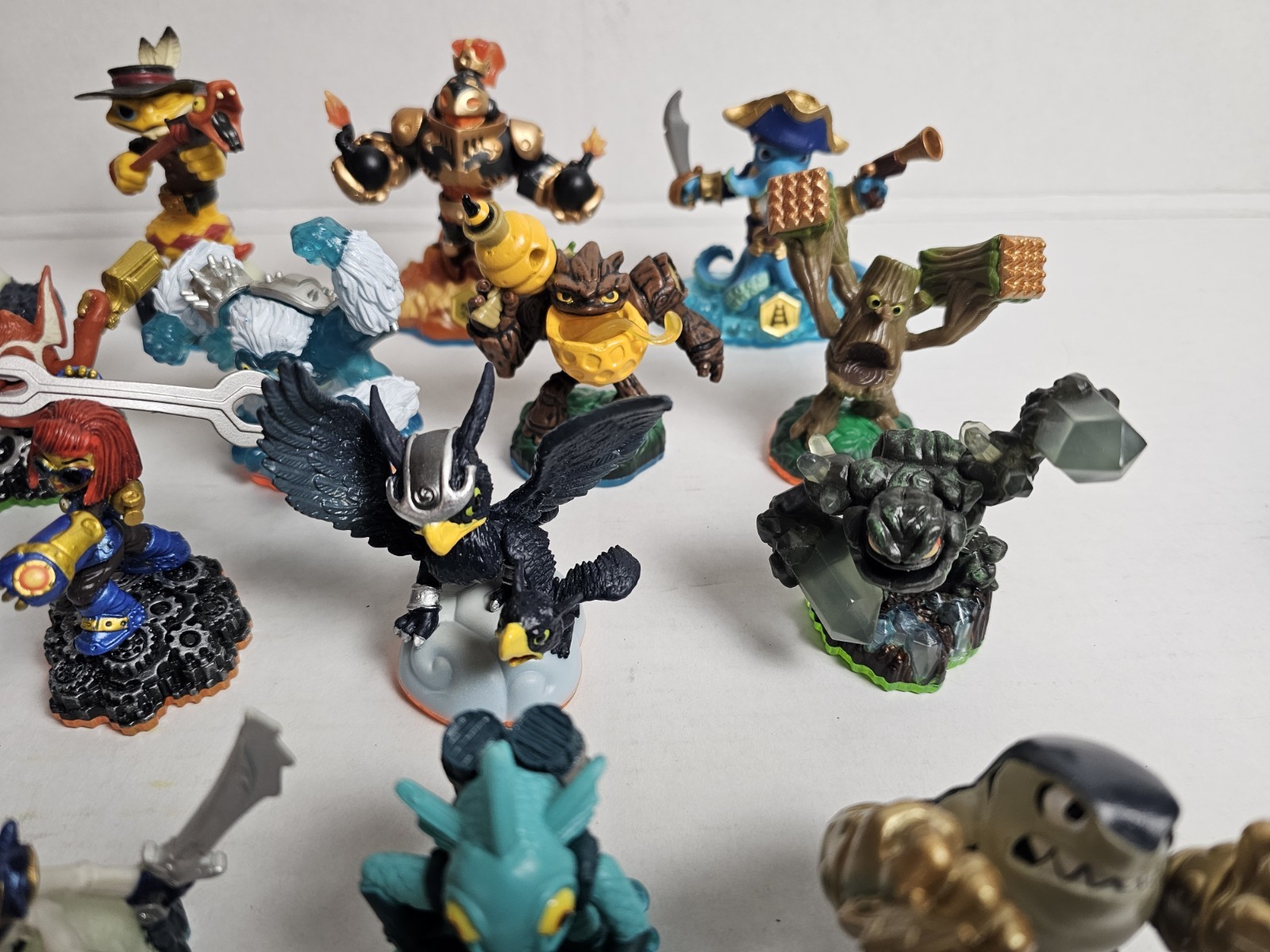 Skylanders Lot Of 19 With Carrying Case, Giants, Spyro’s Adventure, Swap Force