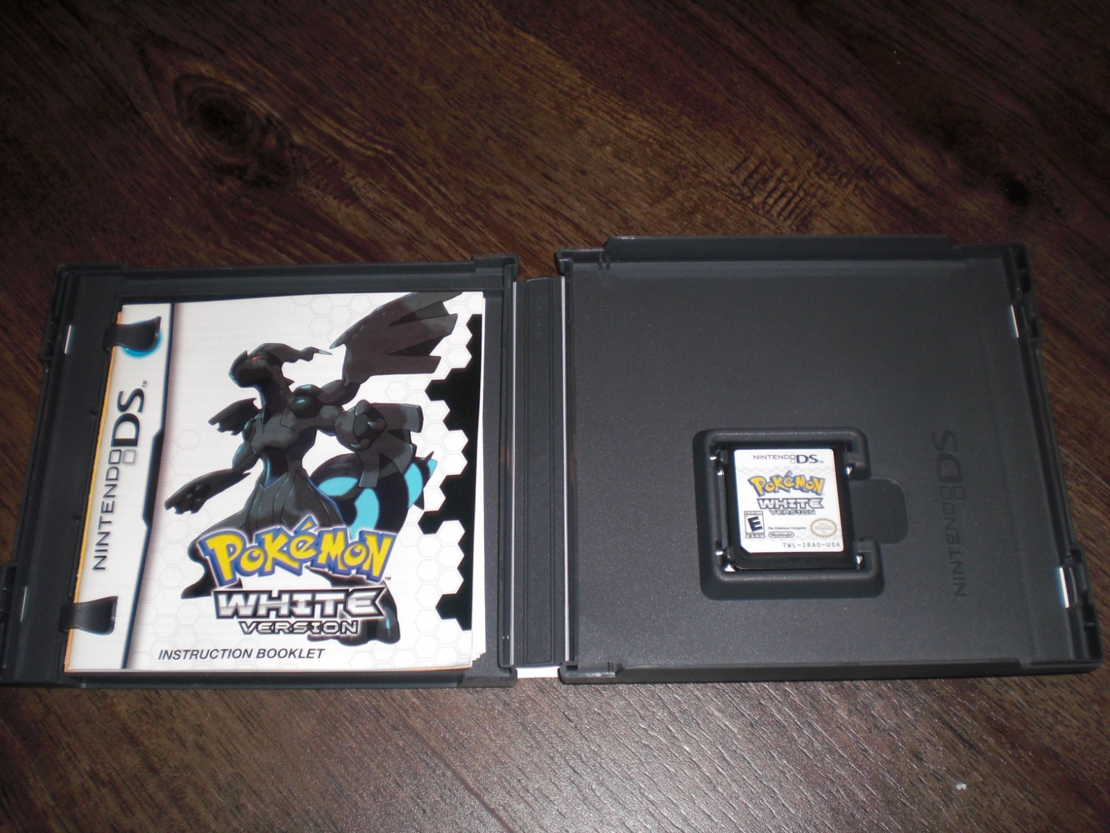 Pokemon White Version 1 AUTHENTIC GENUINE Nintendo DS 3DS 2DS XL COMPLETE CIB