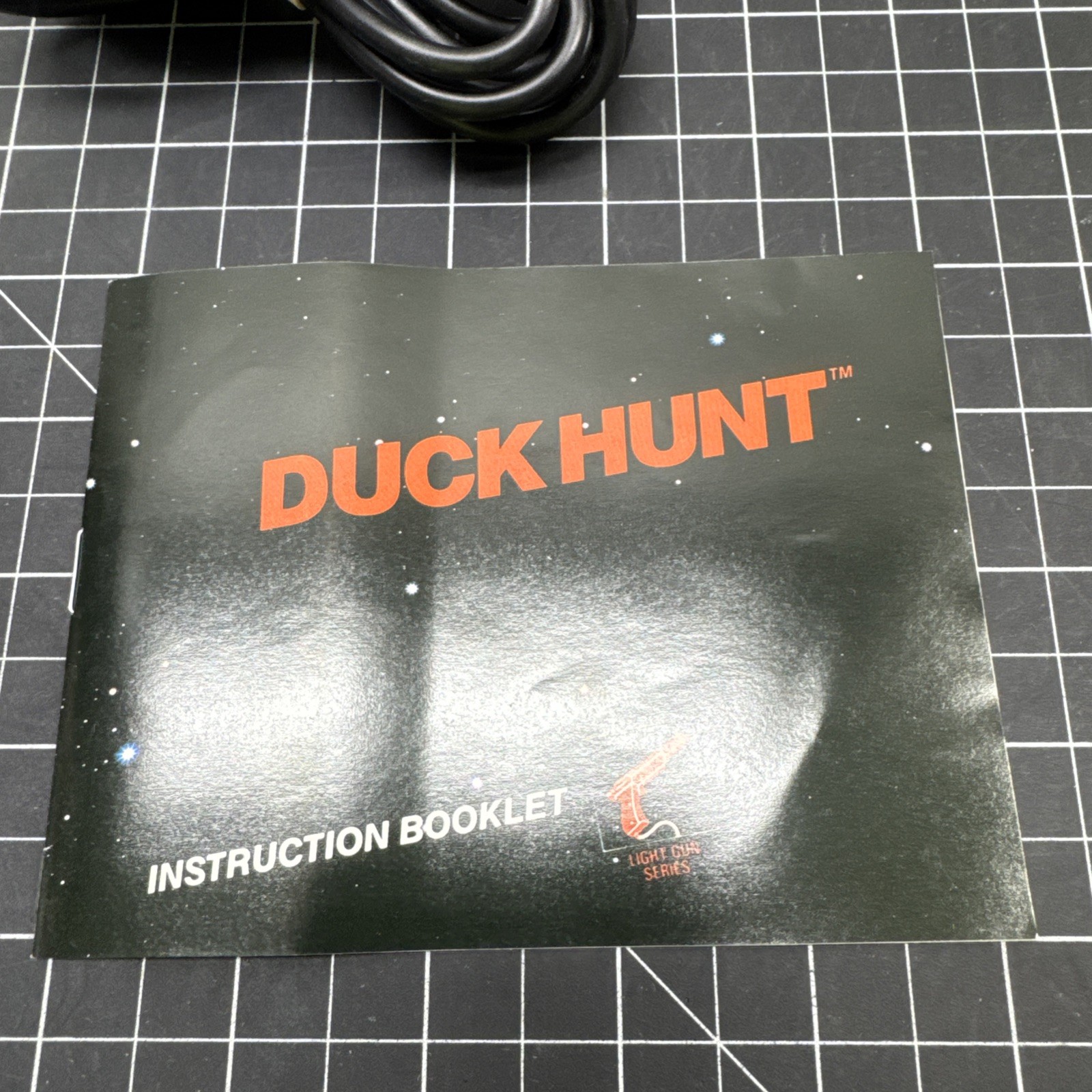 DUCK HUNT Nintendo NES CIB W/5 Screws/Manual/Hangtab/Poster/Zapper D3