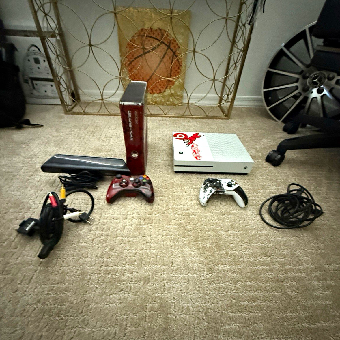 Microsoft Xbox 360 S Gears of War Console w/ Controllers & Power Supply
