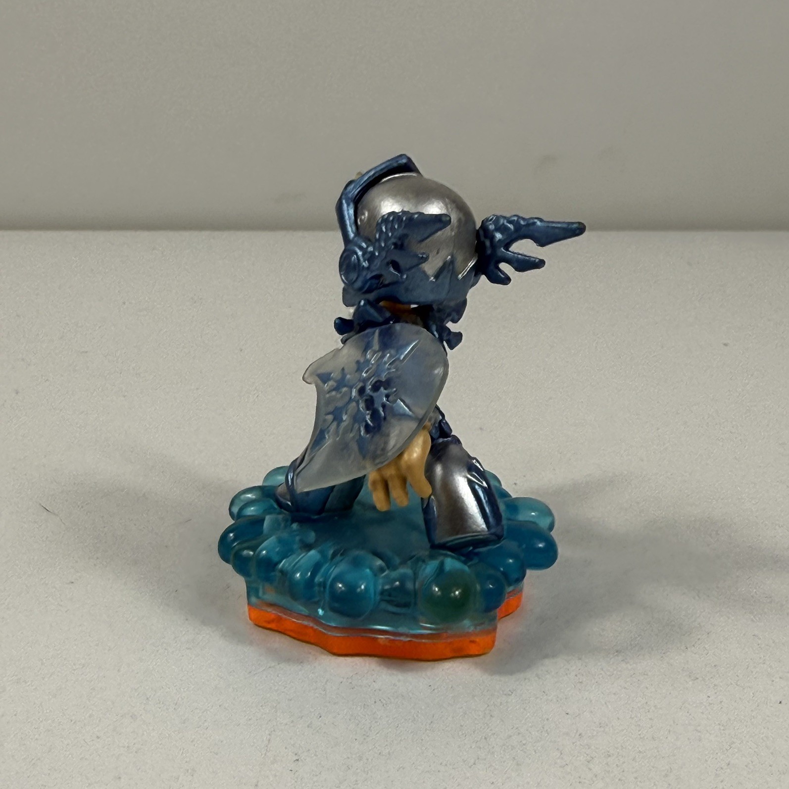 SKYLANDERS GIANTS LIGHTCORE CHILL FIGURE – WATER ELEMENT TESTED AND WORKING