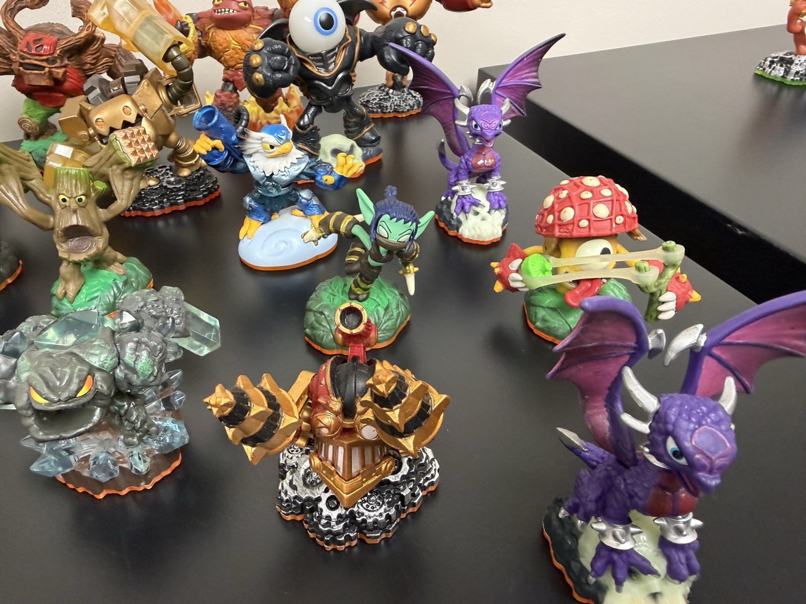 Lot of 20 Activision Skylanders 2012 Figurines