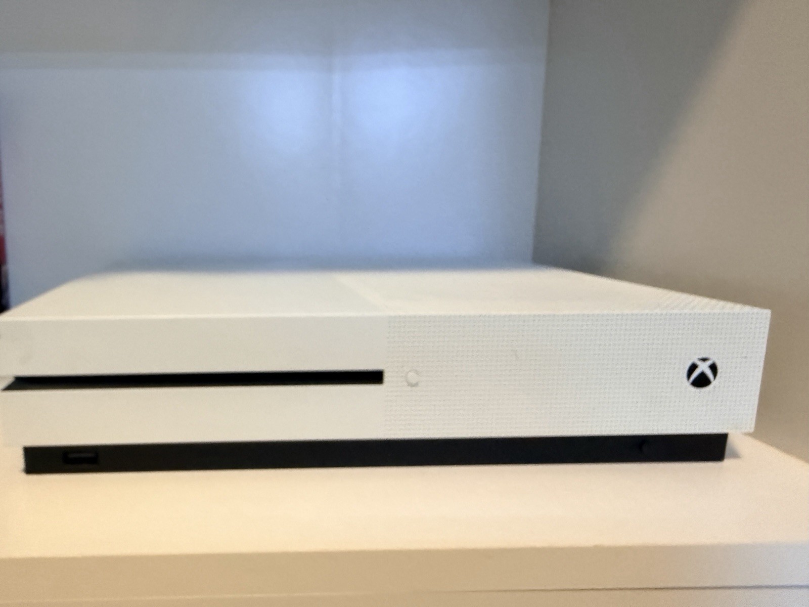 Microsoft Xbox One S 500GB White Console 4K UHD Blu-Ray Compatible MPN 1681