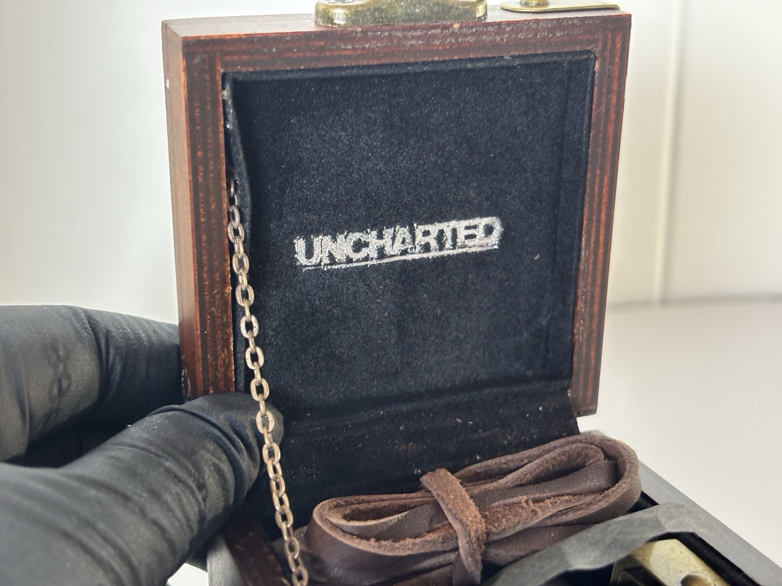 LIMITED UNCHARTED Nathan Drake Collectible Ring(415/1000) + FREE RARE Flashlight
