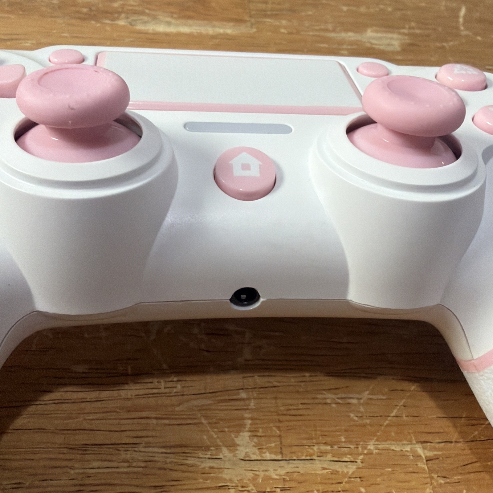 PS 4 charging dock dc 5V 2A with 2 controllers Pink And White