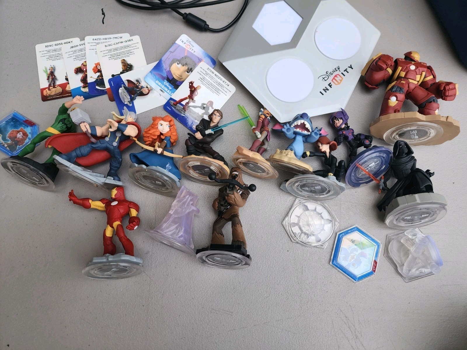 Disney Infinity 2.0 And Xbox One Lot Of 13 Figures W/ Portal