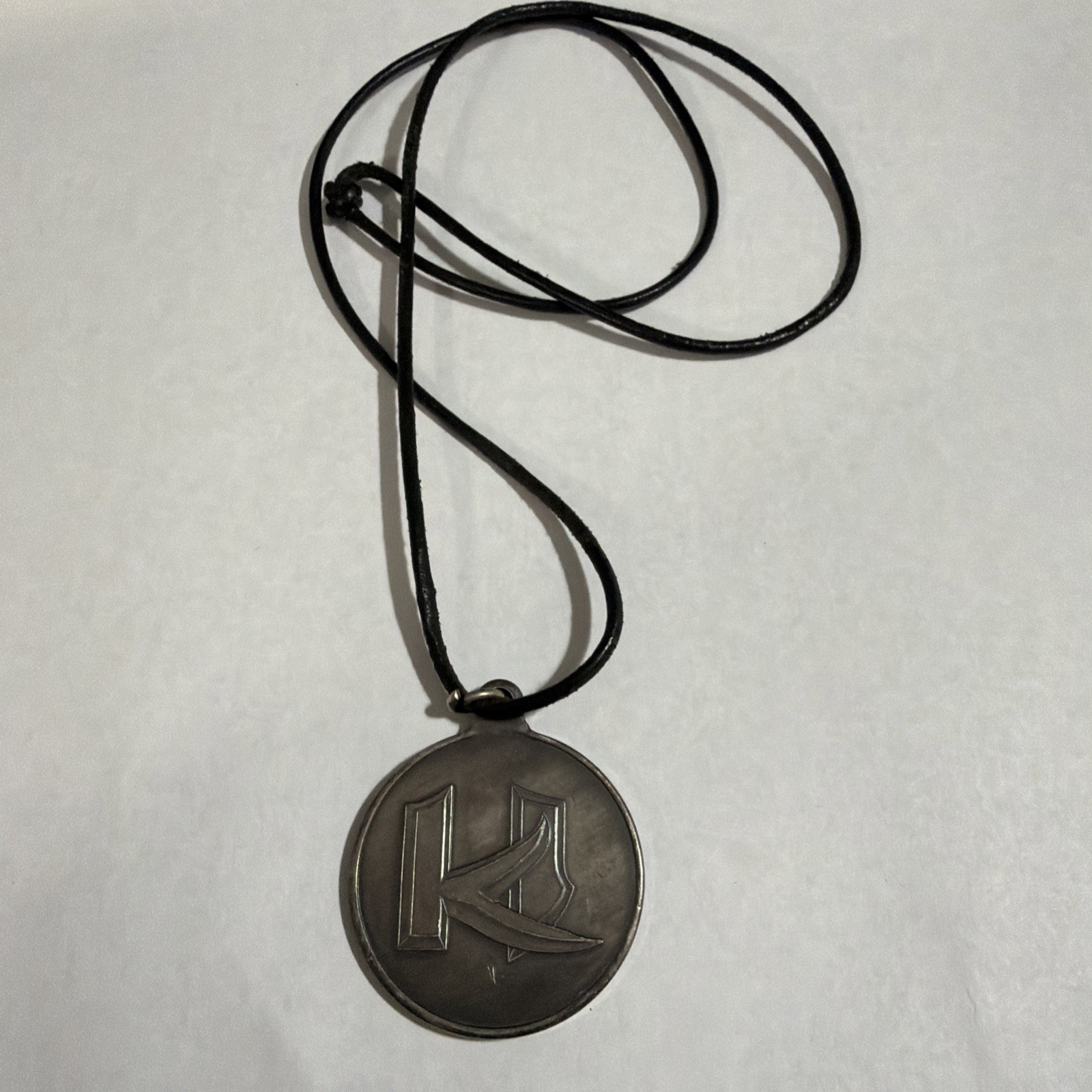 KILLER INSTINCT NECKLACE MEDALLION NINTENDO SNES N64 – ULTRA 64 LOGO – VERY RARE