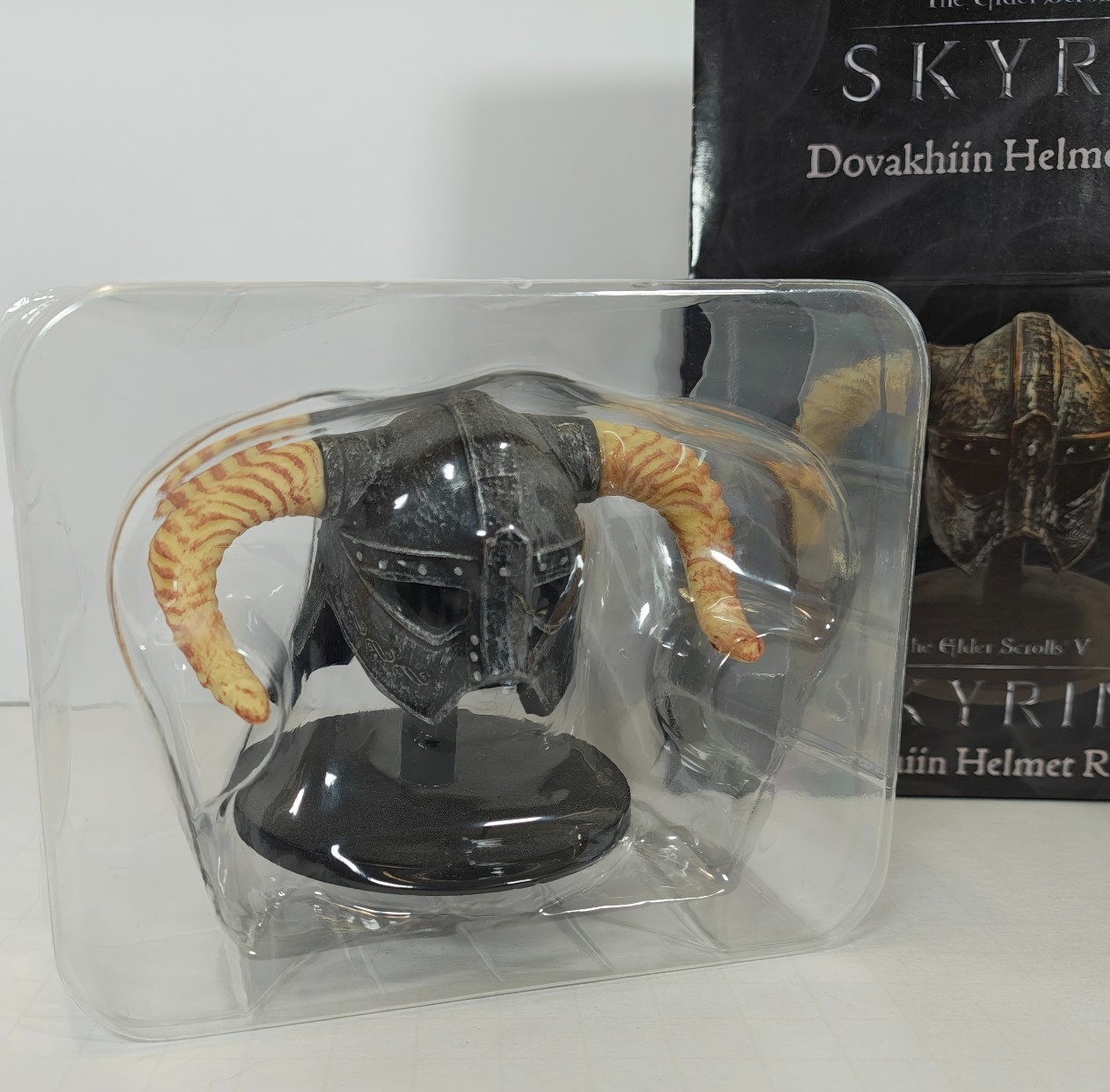 Lootcrate Replica Skyrim Decor Helmets Dovakhiin and Daedrik