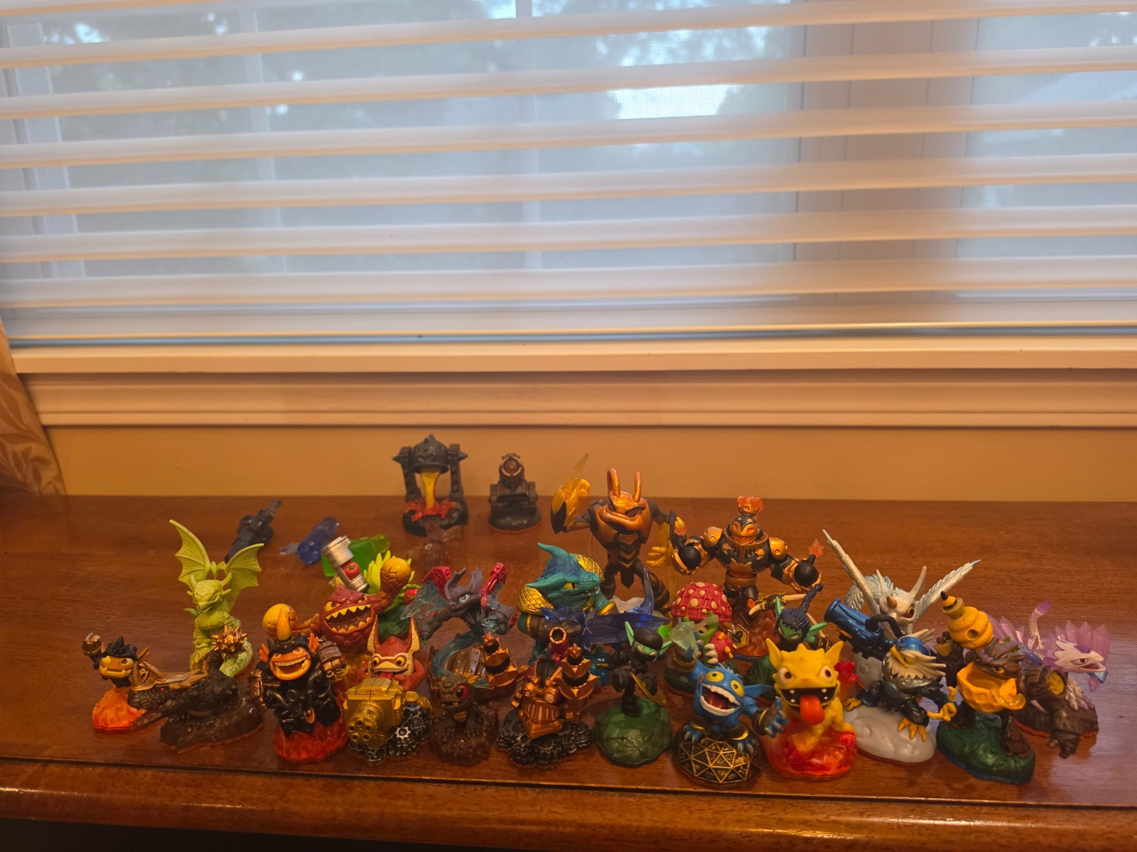 Skylanders Giant Figures- bulk lot
