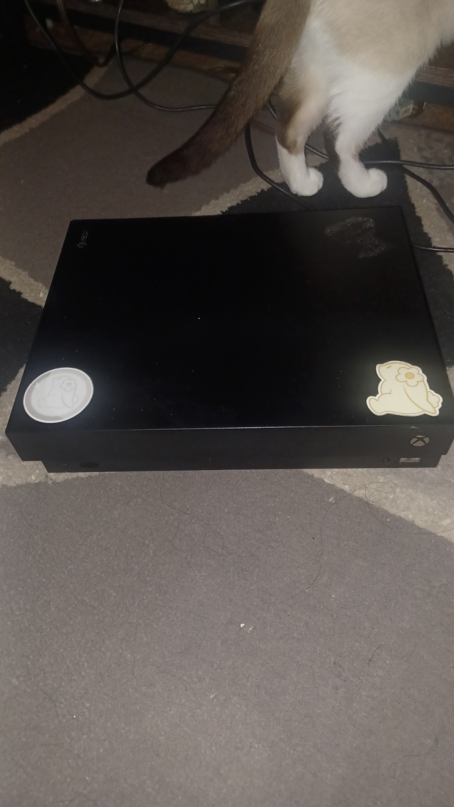 Used Xbox One 781 GB | Wired+Wireless Controller | 4 Games | Both Cables Needed