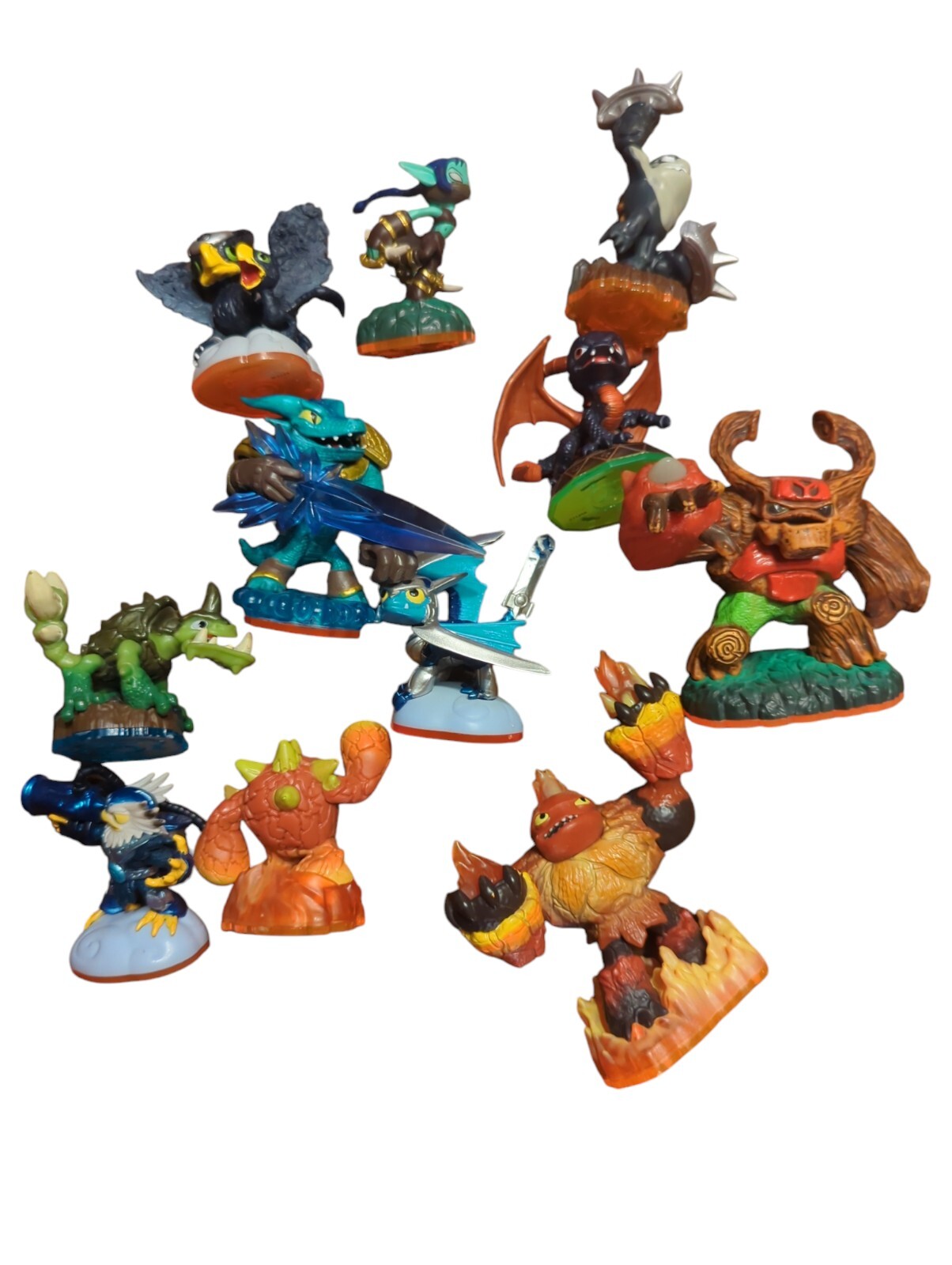 Activision Skylanders Lot Of 11 Figures & Case