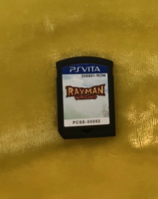 PS Vita 2000 Slim Bundle – 2 Memory Cards, And 2 Games
