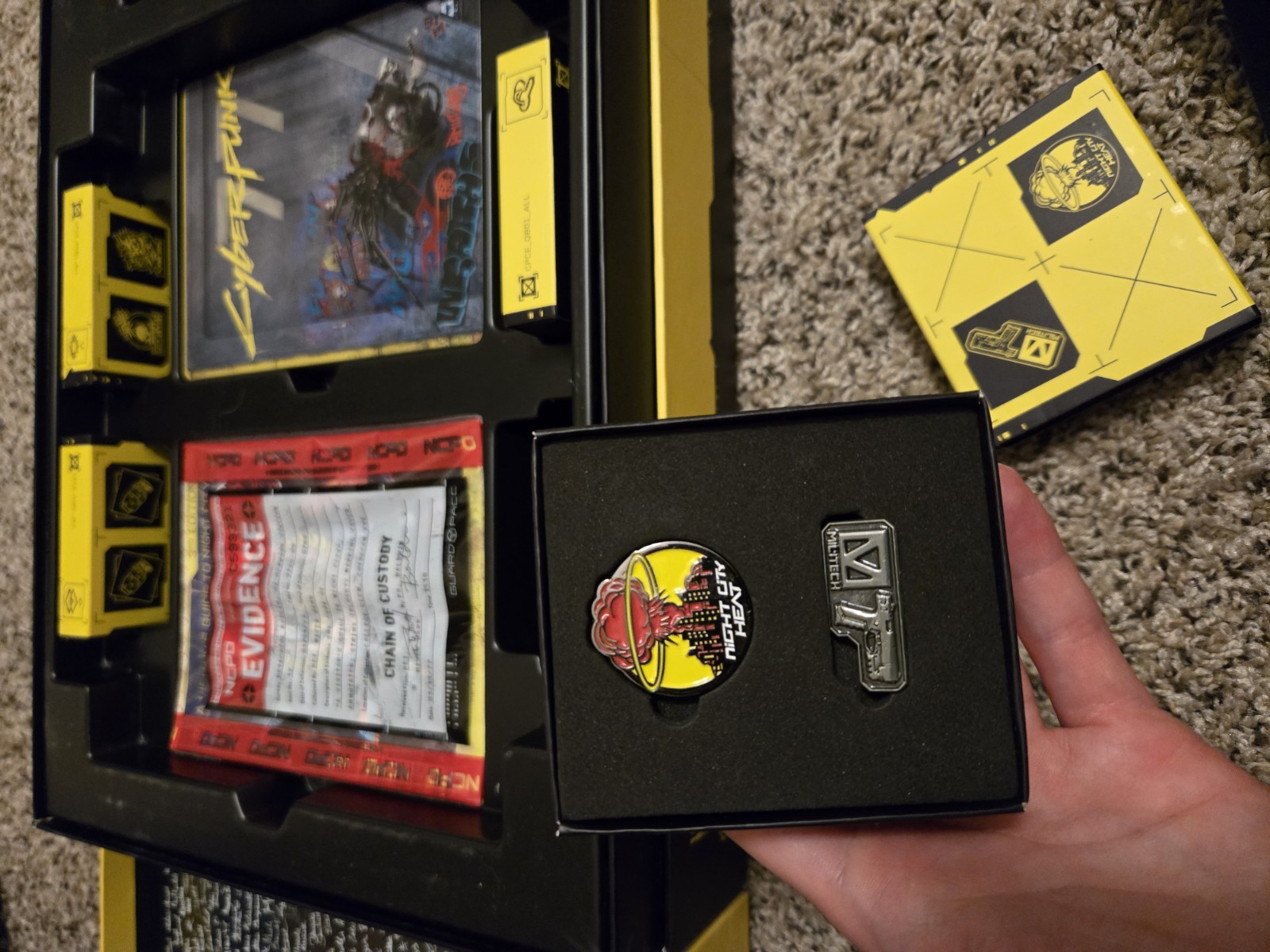 Cyberpunk 2077 Collector’s Edition Box Set w/ Collectibles (NO GAME, STATUE)