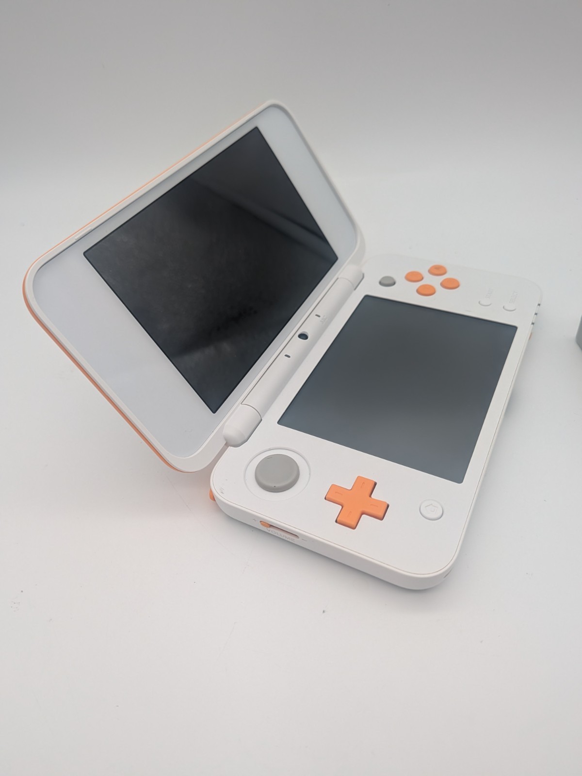 Nintendo 2DS XL Handheld Game Console JAN-001 White Orange Mario Kart Installed