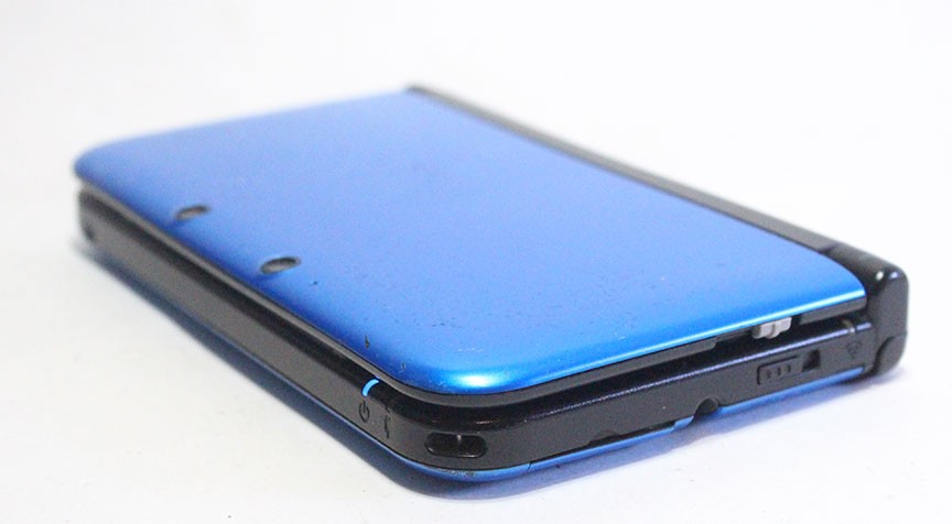 Nintendo 3DS XL Blue/Black Game Console-Cracked Top LCD-Plays Games-Parts Only