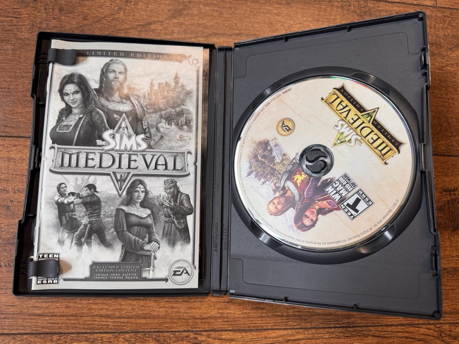 The Sims Medieval Limited Edition PC Mac DVD-ROM Complete CIB EA 2011 Game