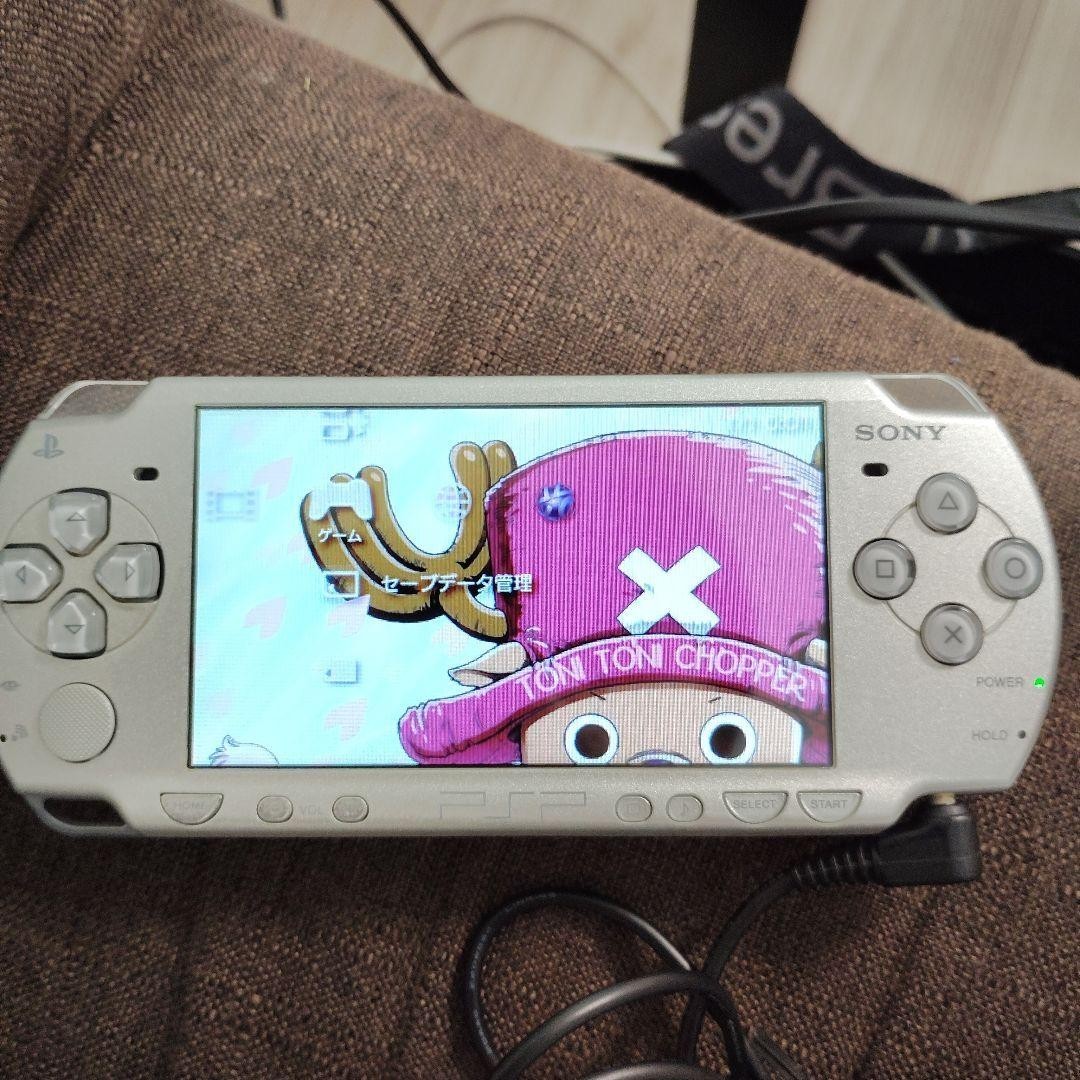 Excellent Sony PSP 2000 64MB Ice Silver Handheld System tested Boxed
