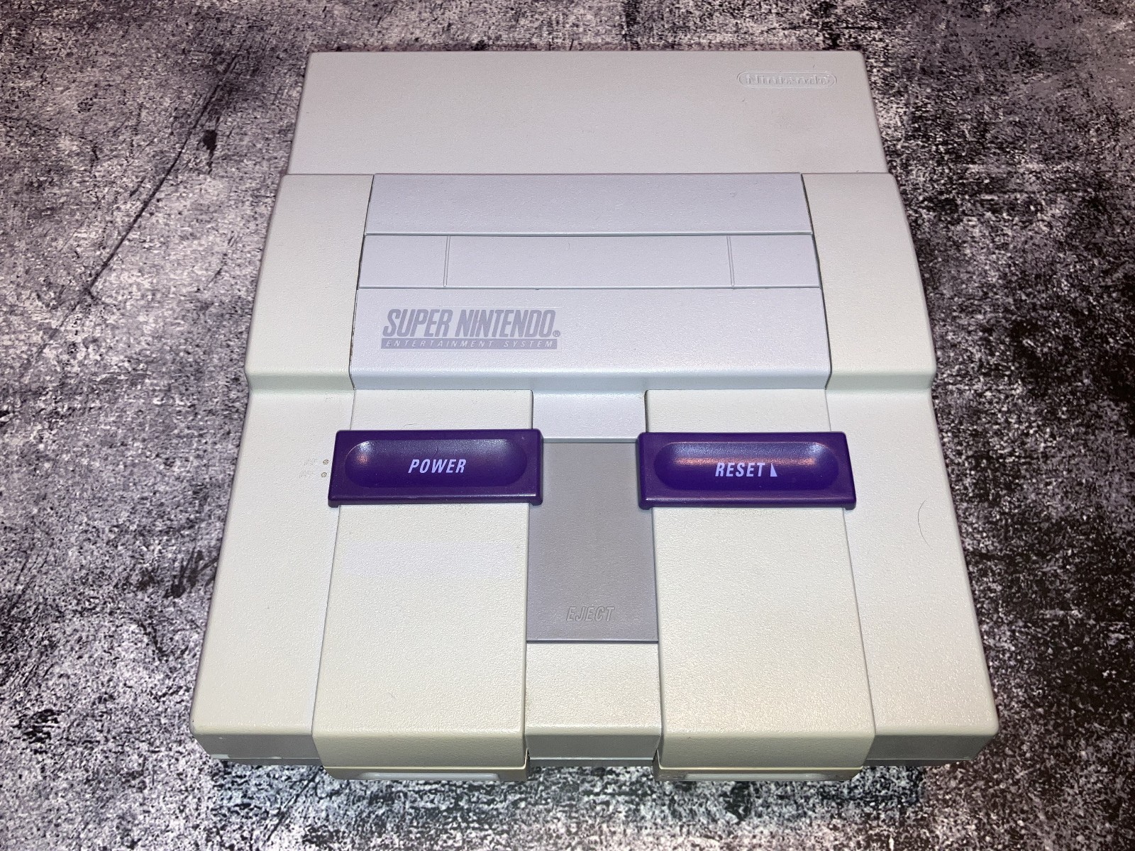 Nintendo SNES Console – Includes 2 controllers, RCA Cable, Power cable and Game.