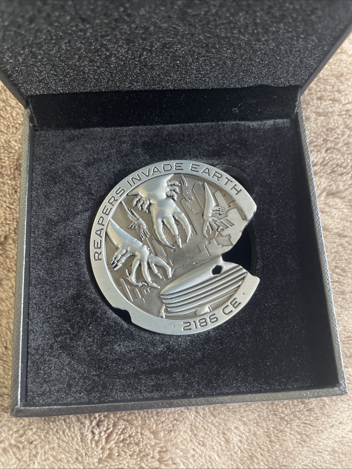 Mass Effect 1 2 3 The Fall of Earth Reaper War Challenge Coin Figure N7 Box