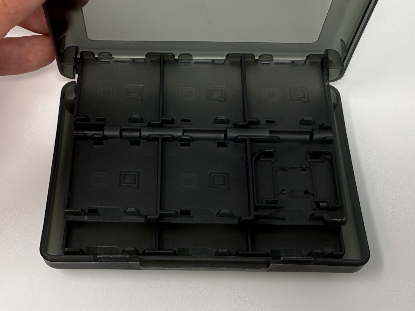 Unbranded Nintendo DS/3DS 24-in-1 Game Cartridge Case [Clear Black]