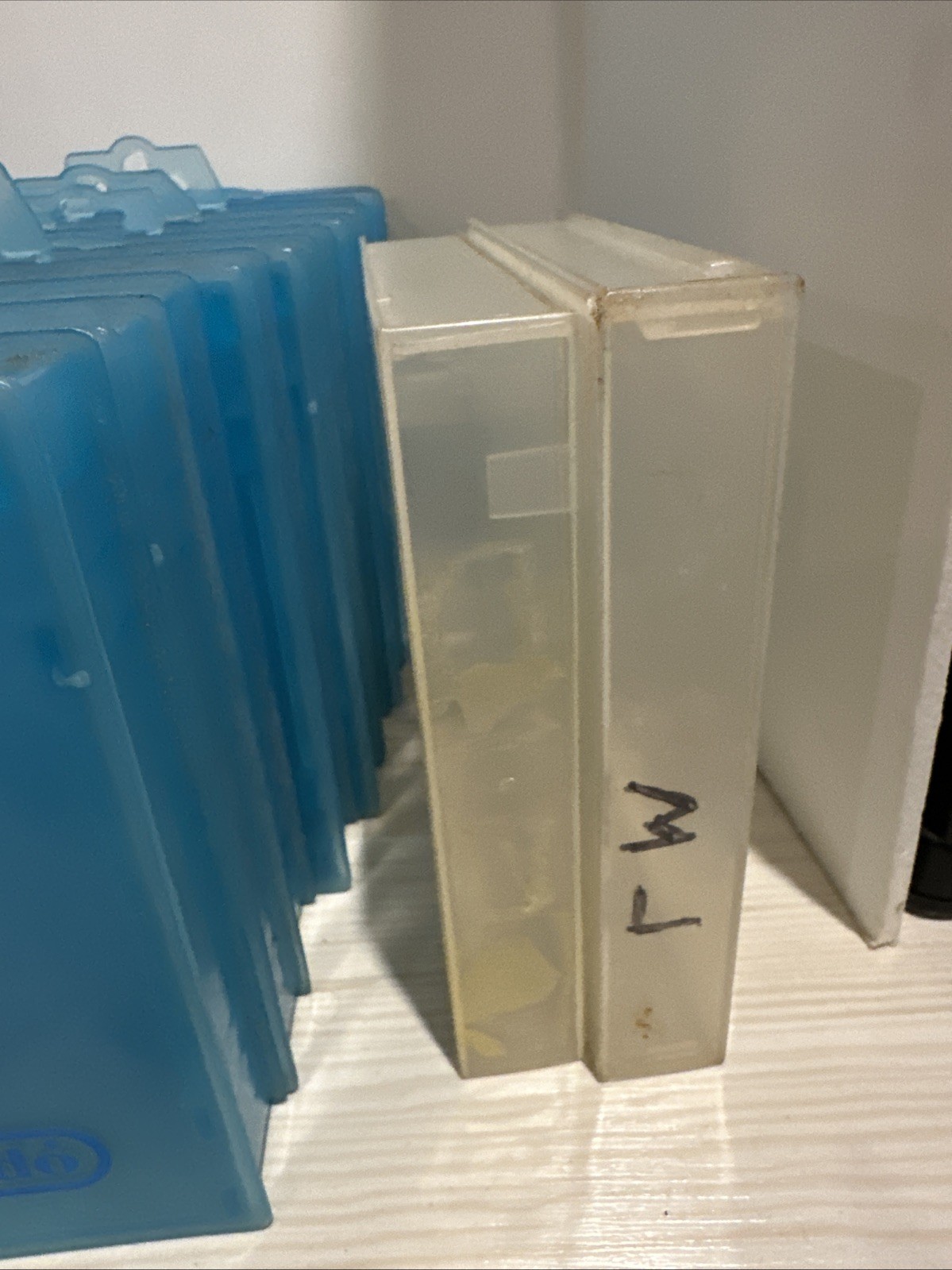 Vintage Lot of 33 Nintendo NES Hard Plastic Clamshell Case Logo Blue & Clear