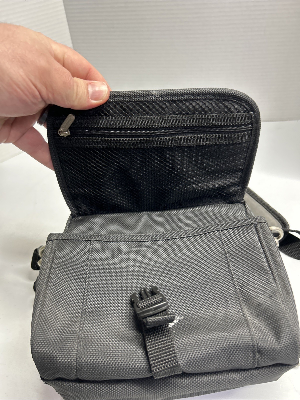 VINTAGE OFFICIAL NINTENDO GAMEBOY ADVANCE CARRYING CASE FANNY PACK. B1