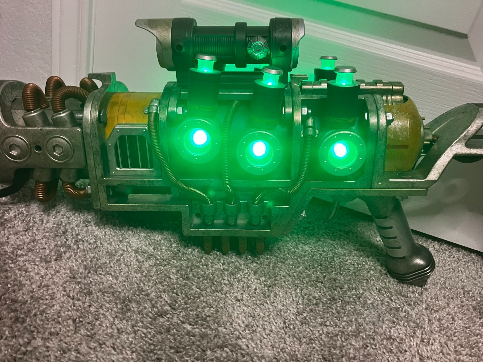 Fallout Plasma Rifle Replica Bethesda Chronicle Collectibles – Lights Up – READ