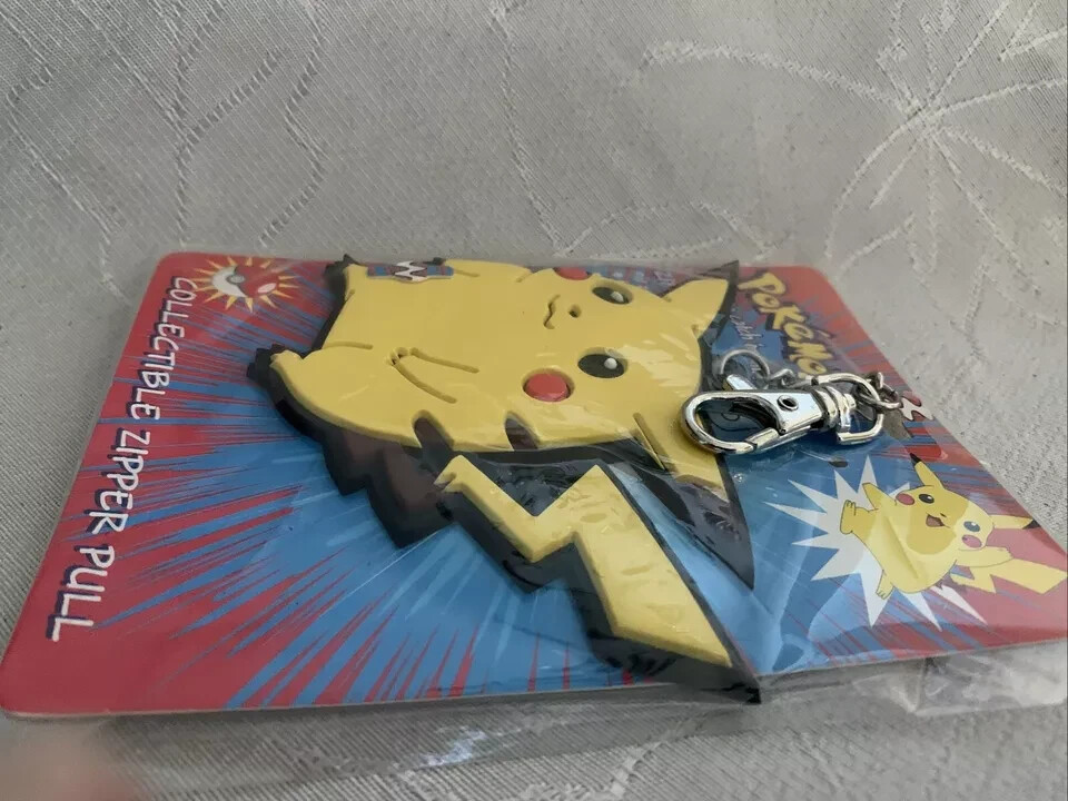 PIKACHU ZIPPER PULL KEYCHAIN Vintage KEYRING GADGET ANIME 1999 POCKET MONSTER