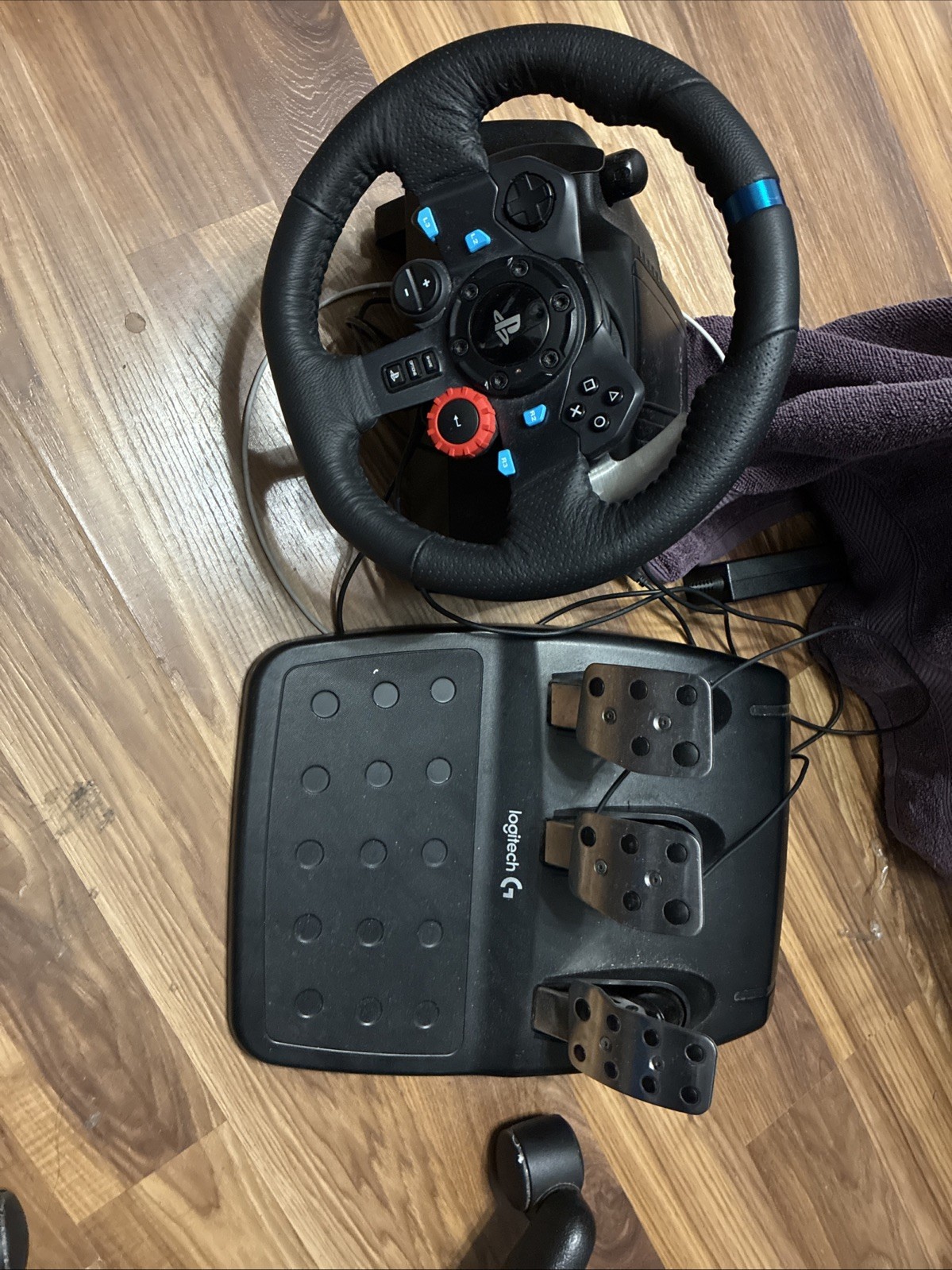 Logitech G29 Racing Wheels and Pedals Set for PlayStation 941-00011