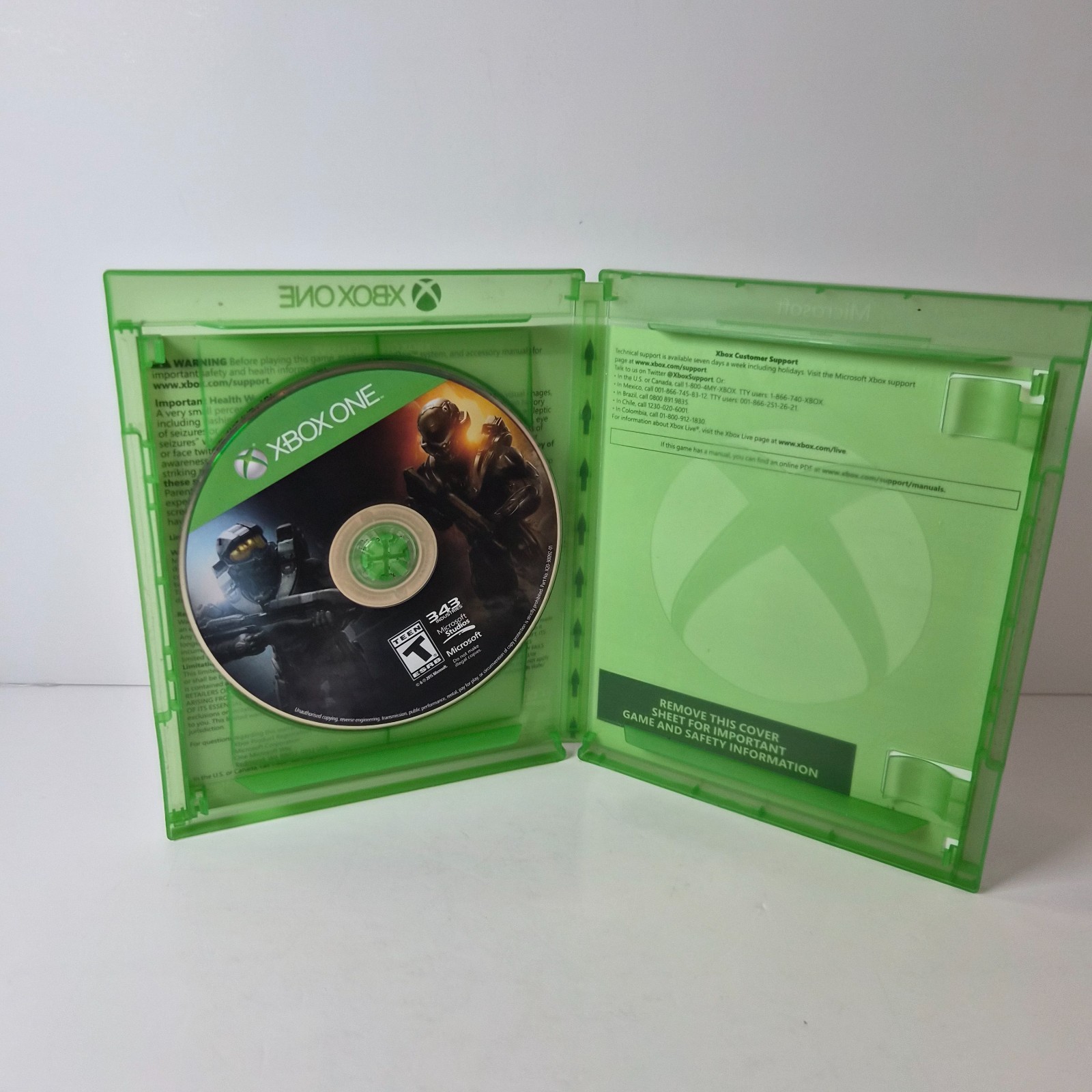 Halo 5 Guardians Xbox One w/ Case & Disc – Microsoft 343 Industries