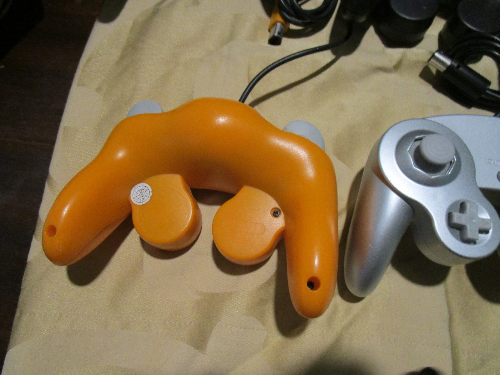 LOT 6 Unbranded Handheld Nintendo Gamecube Controllers White Black Silver Orange