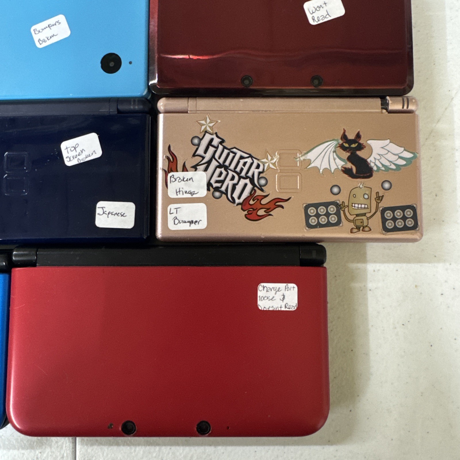 Lot of Nintendo 3DS/2DS/3DS XL Handhelds (For Parts/Repairs)